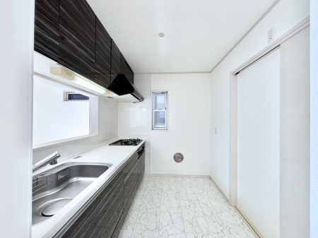 �L�b�`���@���������Ȃ���ł����Ƒ��Ƃ̉�b���y���߂�ΖʃL�b�`��