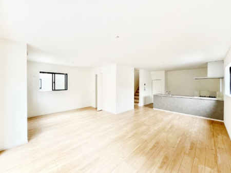 ̑ρ@Ƒ̏Ί炪RƐ܂ĂAȕ͋C̃_CjOɎdオĂ܂B