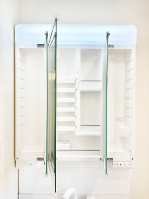 ���ʑ�E���ʏ��@�O�ʋ��̗��ɁA���ϕi��q���p�i�Ȃǂ����[�\�B���ʑ����������ƕۂ��܂��I  