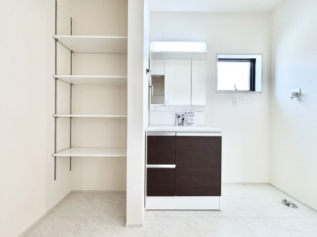 ʑEʏ@ʏɂ͊[ItĂ܂B 