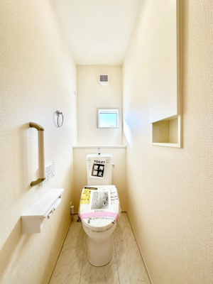 �g�C���@�g�C����1�K��2�K���ꂼ��ɔz�u����Ă��ĂƂĂ��֗��ł��B 