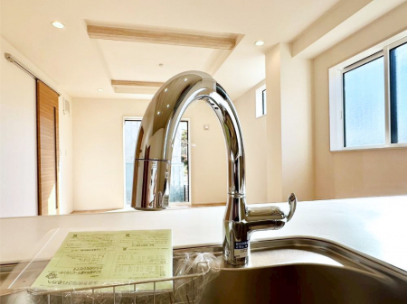 ���̑����ρ@�Z���T�[�Ɏ�������������œf���^�~�����ł���^�b�`���X�����B�򐅊�t���B