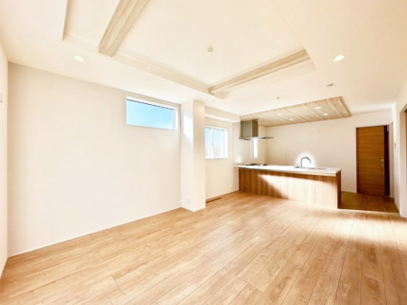 ���̑����ρ@�Ƒ��̏Ί炪���R�Ɛ��܂�Ă���A����ȕ��͋C�̃_�C�j���O�Ɏd�オ���Ă��܂��B