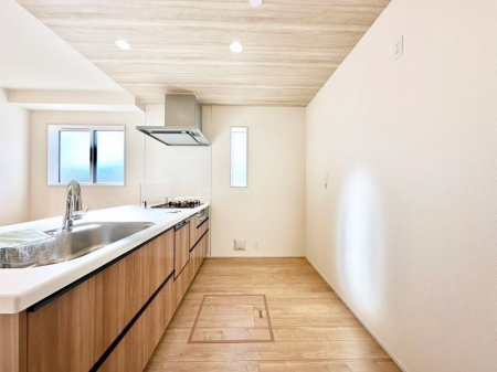 �L�b�`���@�u�₩�ȕ����ʂ蔲����L�b�`���B��������̂Ŗ��邭���C�ɂ��𗧂��܂��B