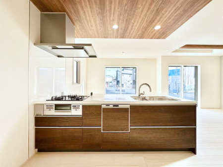 �L�b�`���@���r���O�����n����l�C�̃J�E���^�[�L�b�`���B �Ƒ��������Ȃ���Ǝ������邱�Ƃ��ł��܂��B