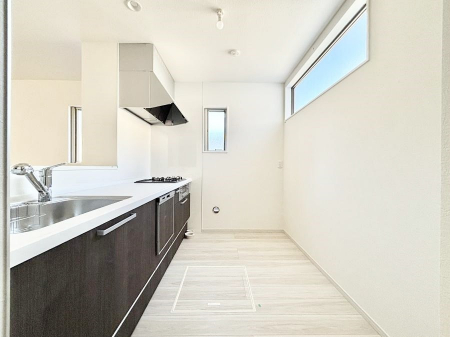 �L�b�`���@�u�₩�ȕ����ʂ蔲����L�b�`���B��������̂Ŗ��邭���C�ɂ��𗧂��܂��B