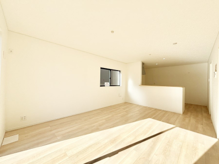 ���r���O�@���Ƒ��̓��₩�Șb�����ŕ�܂�閾�邢���r���O