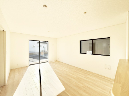 ���r���O�@�傫�ȑ����炽���Ղ�̗z���ƕ����������郊�r���O