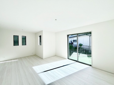 ���r���O�@���Ƒ��̓��₩�Șb�����ŕ�܂�閾�邢���r���O