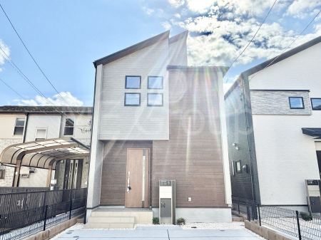 ���n�O�ώʐ^�@�������ꂽ�O�ρA�㎿�ȏZ��Ԃ��L���鎺���͉i�����S���ĉ߂�����Z���ł��B 