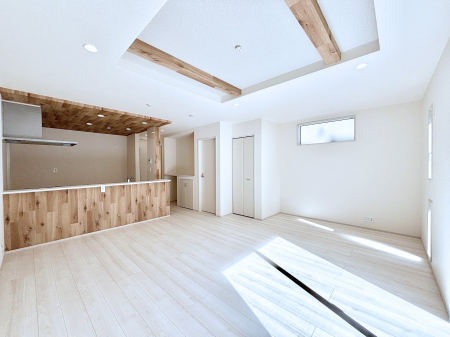 ���r���O�@�Z�ޕ��̌��������o�����A�C���e���A���l����̂��y���݂ȃ��r���O�ł��I 