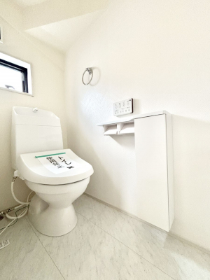 �g�C���@�g�C����1�K��2�K���ꂼ��ɔz�u����Ă��ĂƂĂ��֗��ł��B 