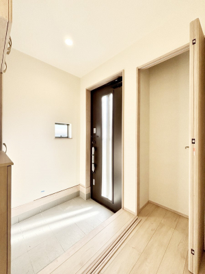 ���ց@�K���X�X���b�g�̓��������փh�A�������Ɍ���͂��Ă���܂�