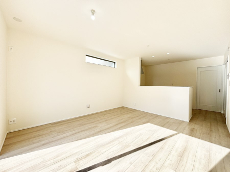 ���r���O�@���Ƒ��̓��₩�Șb�����ŕ�܂�閾�邢���r���O