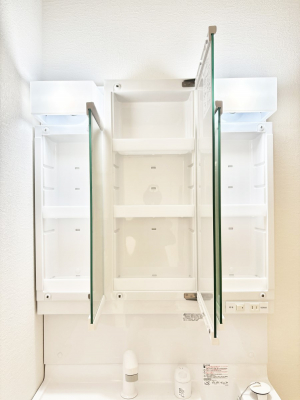 ���̑����ρ@�O�ʋ��̗��ɁA���ϕi��q���p�i�Ȃǂ����[�\�B���ʑ����������ƕۂ��܂��I