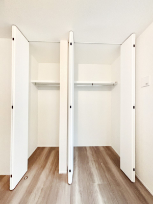 ���[�@�m���̃N���[�[�b�g�B���s��������̂Ō���̈ߗނ�����������܂�܂��B