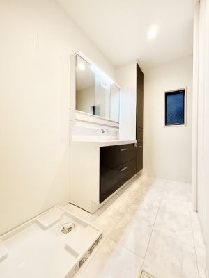 ���̑��@��Ƃ�̐��ʃX�y�[�X�Œ��̐g�x�x���X���[�Y��