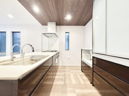 �L�b�`���@�L�b�`���Ƃ������̃J�b�v�{�[�h�t�B�S�̂ɓ��ꊴ����d�オ��ɂȂ��Ă��܂��B