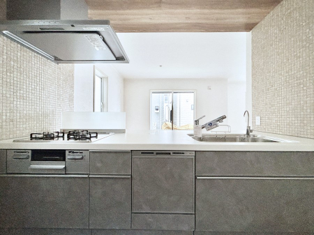 �L�b�`���@���r���O�����n����l�C�̃J�E���^�[�L�b�`���B �Ƒ��������Ȃ���Ǝ������邱�Ƃ��ł��܂��B