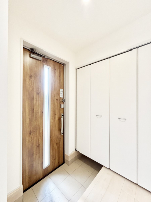 ���ց@�K���X�X���b�g�̓��������փh�A�������Ɍ���͂��Ă���܂�