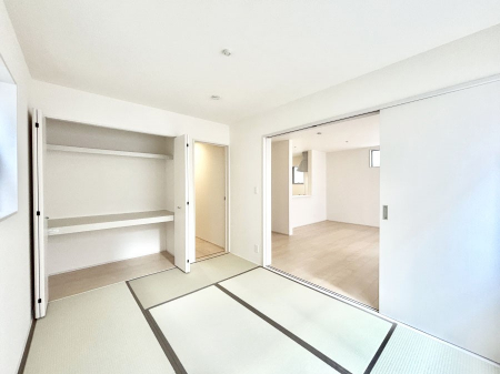 ���̑����ρ@���r���O�Ɨׂ荇���Ă���a���B�ق��ƈꑧ�ł���a�̋�Ԃ��Y�ꂸ�ɁB 