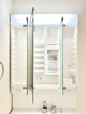 ���̑����ρ@�O�ʋ��̗��ɁA���ϕi��q���p�i�Ȃǂ����[�\�B���ʑ����������ƕۂ��܂��I