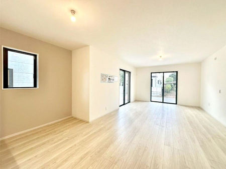 ���r���O�@�傫�ȑ����炽���Ղ�̗z���ƕ����������郊�r���O