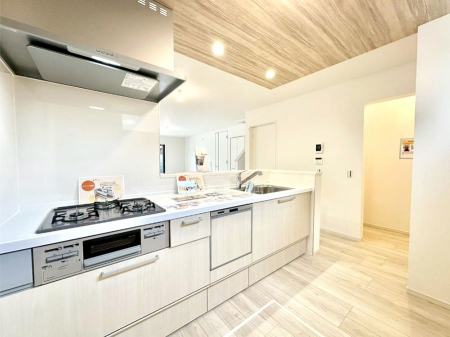 �L�b�`���@���������Ȃ���ł����Ƒ��Ƃ̉�b���y���߂�ΖʃL�b�`��