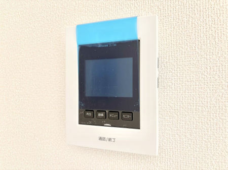 ���̑����ρ@���q�҂��m�F�ł���s�u���j�^�[�t�C���^�[�z��