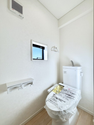 �g�C���@�g�C����1�K��2�K���ꂼ��ɔz�u����Ă��ĂƂĂ��֗��ł��B 