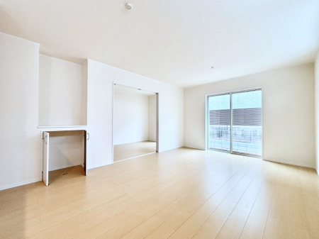 ̑ρ@Ƒ̏Ί炪RƐ܂ĂAȕ͋C̃_CjOɎdオĂ܂ 