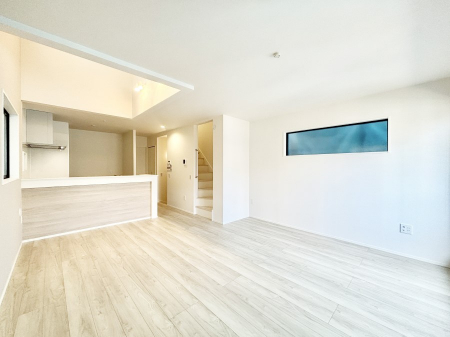 ���r���O�@���Ƒ��̓��₩�Șb�����ŕ�܂�閾�邢���r���O