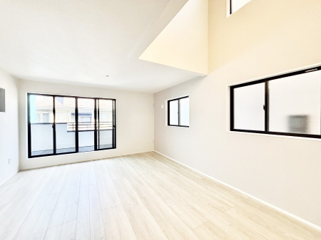 ���r���O�@�傫�ȑ����炽���Ղ�̗z���ƕ����������郊�r���O