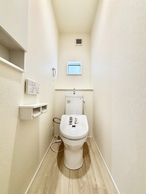 �g�C���@�g�C����1�K��2�K���ꂼ��ɔz�u����Ă��ĂƂĂ��֗��ł��B 