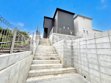 ���n�O�ώʐ^�@�������ꂽ�O�ρA�㎿�ȏZ��Ԃ��L���鎺���͉i�����S���ĉ߂�����Z���ł��B 