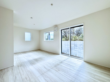 ���r���O�@�傫�ȑ����炽���Ղ�̗z���ƕ����������郊�r���O