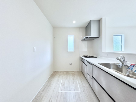 �L�b�`���@�u�₩�ȕ����ʂ蔲����L�b�`���B��������̂Ŗ��邭���C�ɂ��𗧂��܂��B