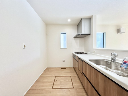 �L�b�`���@�u�₩�ȕ����ʂ蔲����L�b�`���B��������̂Ŗ��邭���C�ɂ��𗧂��܂��B