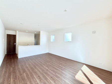 ���r���O�@�Z�ޕ��̌��������o�����A�C���e���A���l����̂��y���݂ȃ��r���O�ł��I 