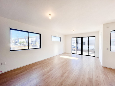 ���r���O�@�傫�ȑ����炽���Ղ�̗z���ƕ����������郊�r���O