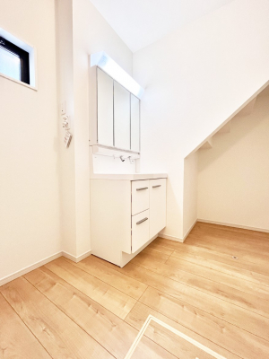 ���̑��@���ʏ��͂�Ƃ�̂���X�y�[�X�ŁA�g�x�x�������̃X�L���P�A���S�ɗ]�T�������Ăł������ł��B  