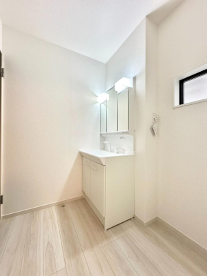 ���̑��@�������̂�����K��Ԃł��B�����̐g�x�x���C�����ǂ����g�������܂��B 