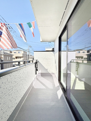 �o���R�j�[�@�C���i�[�o���R�j�[�Ȃ̂ŉJ�ł����󕨂����������o���āA���ʂ�������̂Ŋ������ǂ��A�������X�y�[�X�Ƃ��ďd�󂵂܂��B