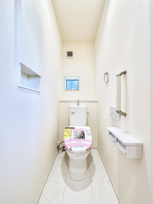 �g�C���@�g�C����1�K��2�K���ꂼ��ɔz�u����Ă��ĂƂĂ��֗��ł��B 