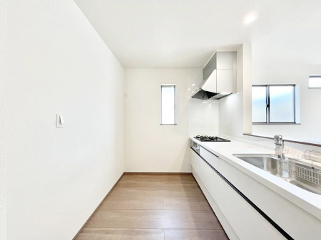 �L�b�`���@�u�₩�ȕ����ʂ蔲����L�b�`���B��������̂Ŗ��邭���C�ɂ��𗧂��܂��B