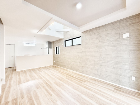 ���r���O�@���Ƒ��̓��₩�Șb�����ŕ�܂�閾�邢���r���O