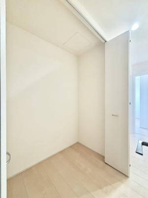 ���[�@�L�����[�ɂ͑|���p�i����p�i�̃X�g�b�N�Ȃǂ����[�ł��܂��B