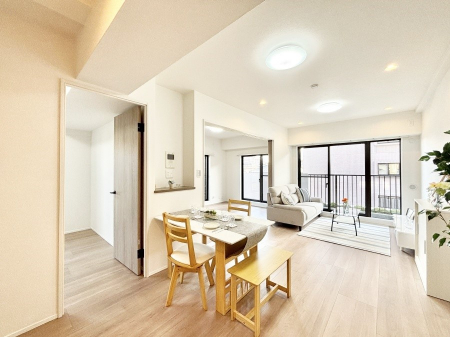 ���r���O�@���Ƒ��̓��₩�Șb�����ŕ�܂�閾�邢���r���O