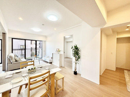 ���r���O�@���邢�z���������A�����̕��͋C�ɖ�������郊�r���O�_�C�j���O