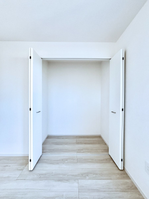 ���[�@�m���̃N���[�[�b�g�B���s��������̂Ō���̈ߗނ�����������܂�܂��B